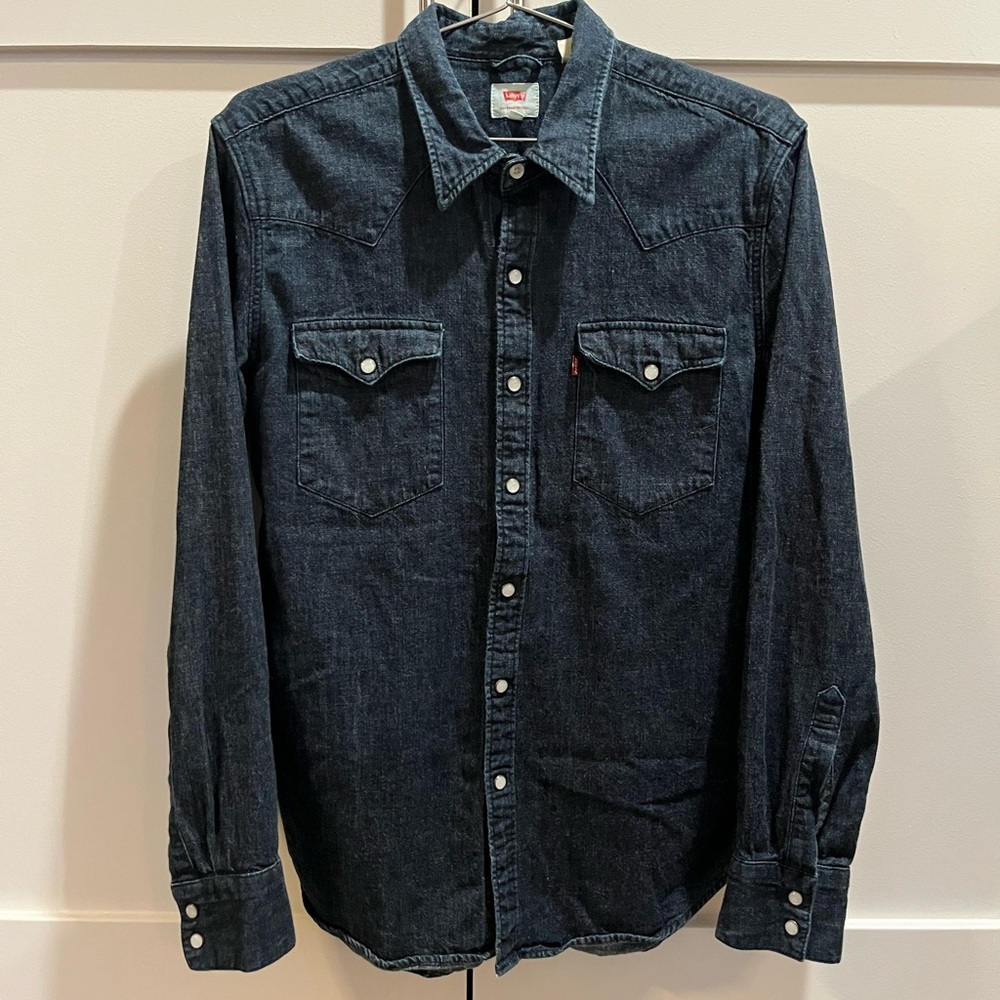 LEVI’S Denim Western Shirt, Pearl Snap Buttons. Size MEDIUM (like new)